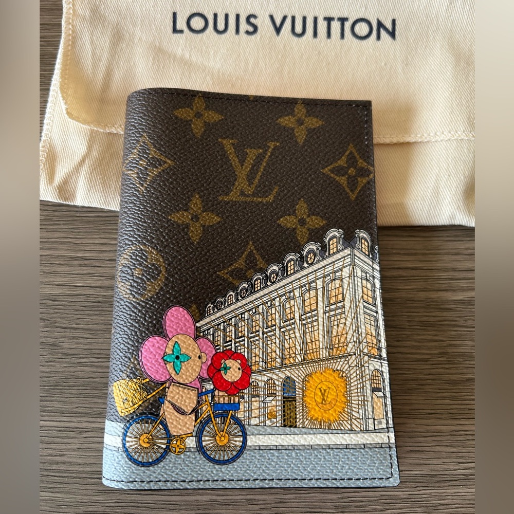 Louis Vuitton Monogram Wallet & Passport Holder LTD ED Vivienne Animation- Paris